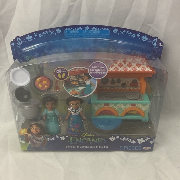 Disney Encanto Mirabel & Julieta Step & Stir Small Doll Kitchen Playset NIB - Picture 3 of 6